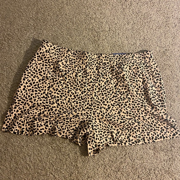 NWT Women’s midrise leopard print shorts - Picture 1 of 7